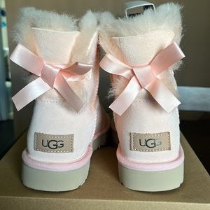🤩 Brand New Baby Pink Uggs!!